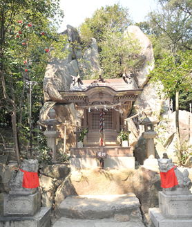 Jinja, a natural rock and a simple shrine enshrining it.